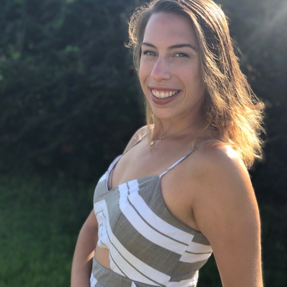 Meet your Posher, Juliana - Picture 3 of 5